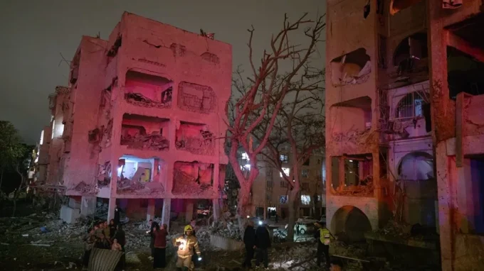 Unos 120 de heridos, once graves, en dos impactos de misiles iraníes en el sur de Israel