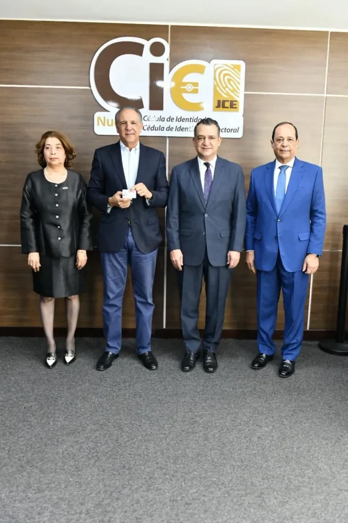 José Ramón Peralta destaca modernidad y eficiencia en el proceso de renovación de la nueva cédula