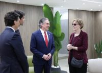 Llega a Venezuela el secretario de Interior de EE.UU. para evaluar el sector minero