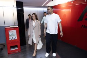 Embajadora de EEUU destaca el papel crucial de la plataforma de Santiago Matías en la defensa de la libertad de expresión