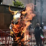 Manifestantes en México prenden fuego al dios Baal y exigen la paz en Oriente Medio