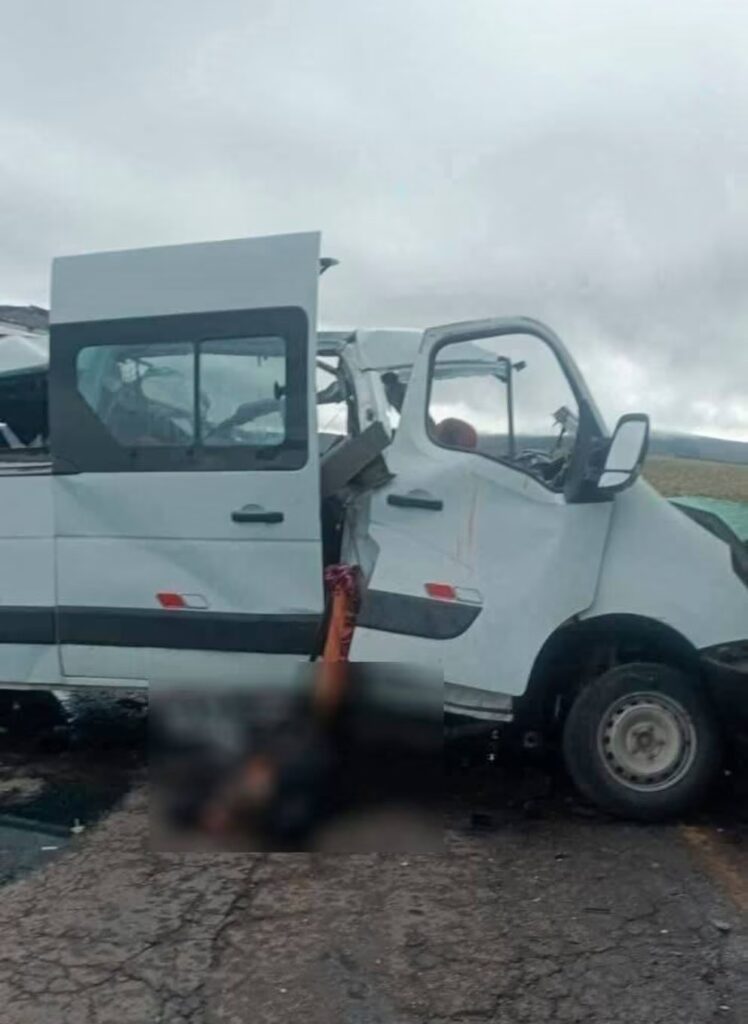 Perú: Trágico accidente en Imata deja 13 fallecidos tras violento impacto entre miniván y camión de carga | 1 | Perú: Trágico accidente en Imata deja 13 fallecidos tras violento impacto entre miniván y camión de carga - Noticias de hoy en República Dominicana | De Último Minuto