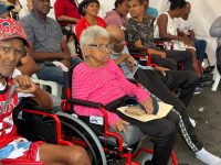 Señora mayor pide legislación para exonerar impuestos a sillas de ruedas durante jornada solidaria