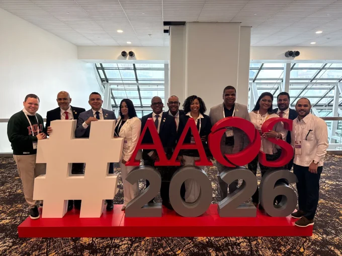 Titular SNS participa en Congreso Mundial de Ortopedia en EE.UU.