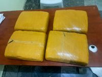 Ejército ocupa cuatro pacas de presunta marihuana abandonadas en zona fronteriza de Elías Piña