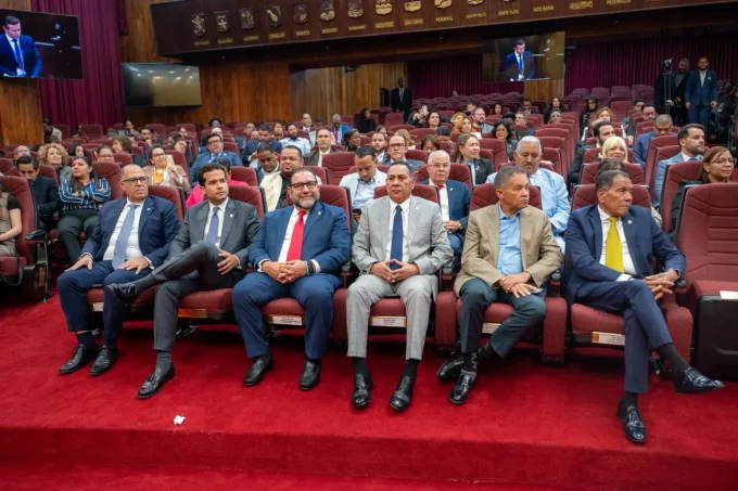 Presidente del Senado, Ricardo de los Santos, resalta importancia de la familia en Congreso Iberoamericano por la Vida y la Familia