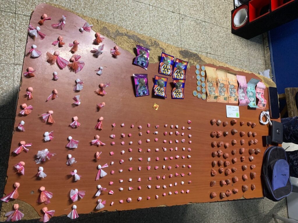 PN ocupa más de 200 porciones de drogas y arresta dos personas en La Romana