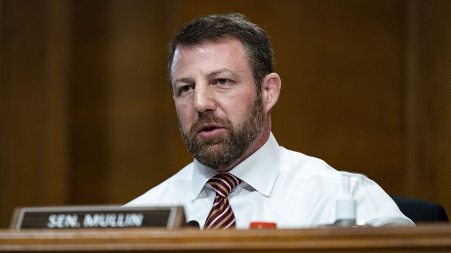 Senado confirma a Markwayne Mullin al frente de Seguridad Nacional de EE.UU.
