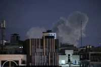 Israel lanza una nueva oleada de ataques contra "el corazón" de Teherán